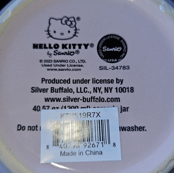 Hello kitty ceramic canister/cookie jar - Picture 6 of 7